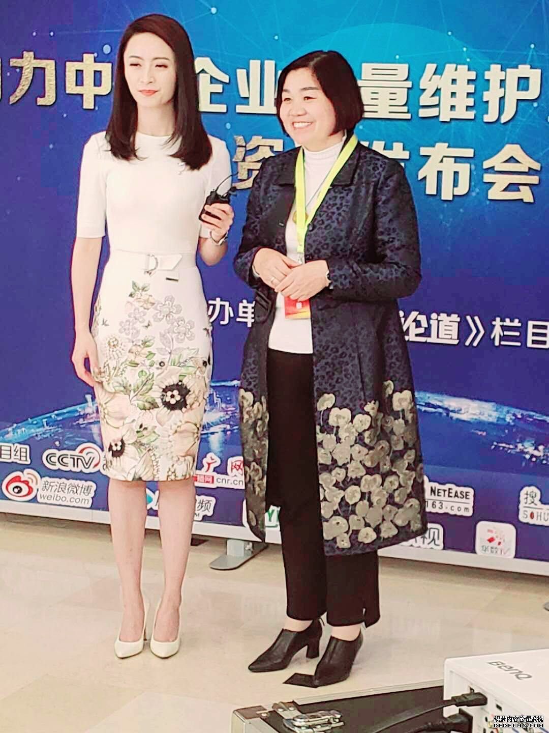临沂女企业家牵手央视美女，一起为农民卖蔬菜